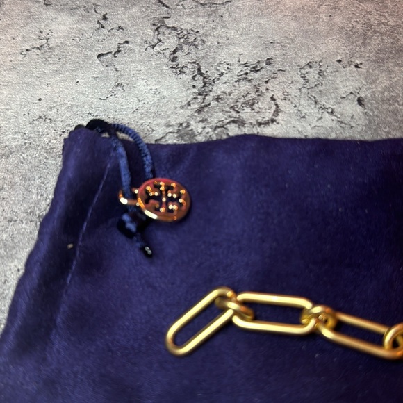 TORY BURCH - Roxanne Chain Bracelet in Tory Gold - Picture 3 of 5